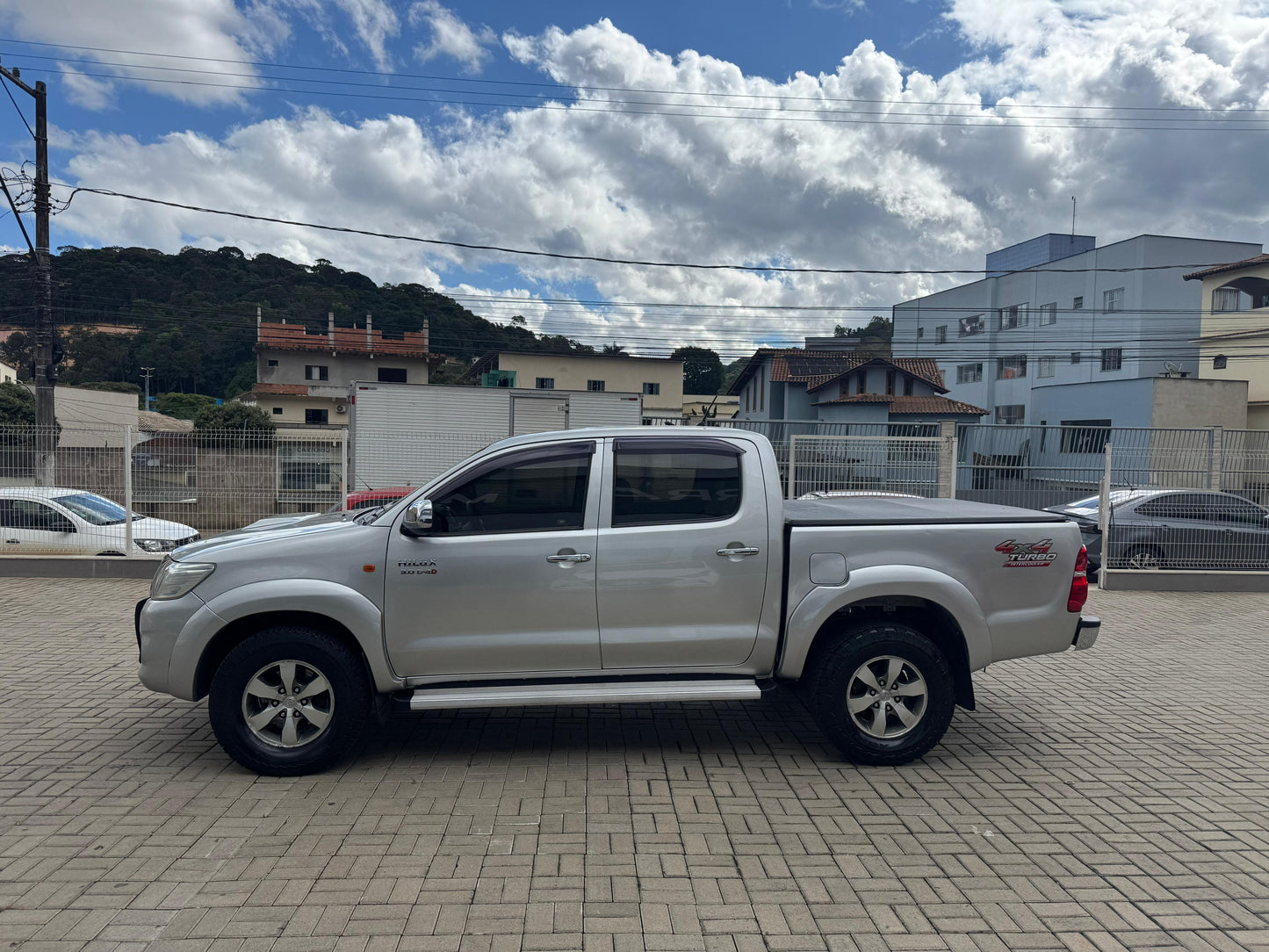TOYOTA HILUX SR 3.0 TURBO DIESEL 4X4