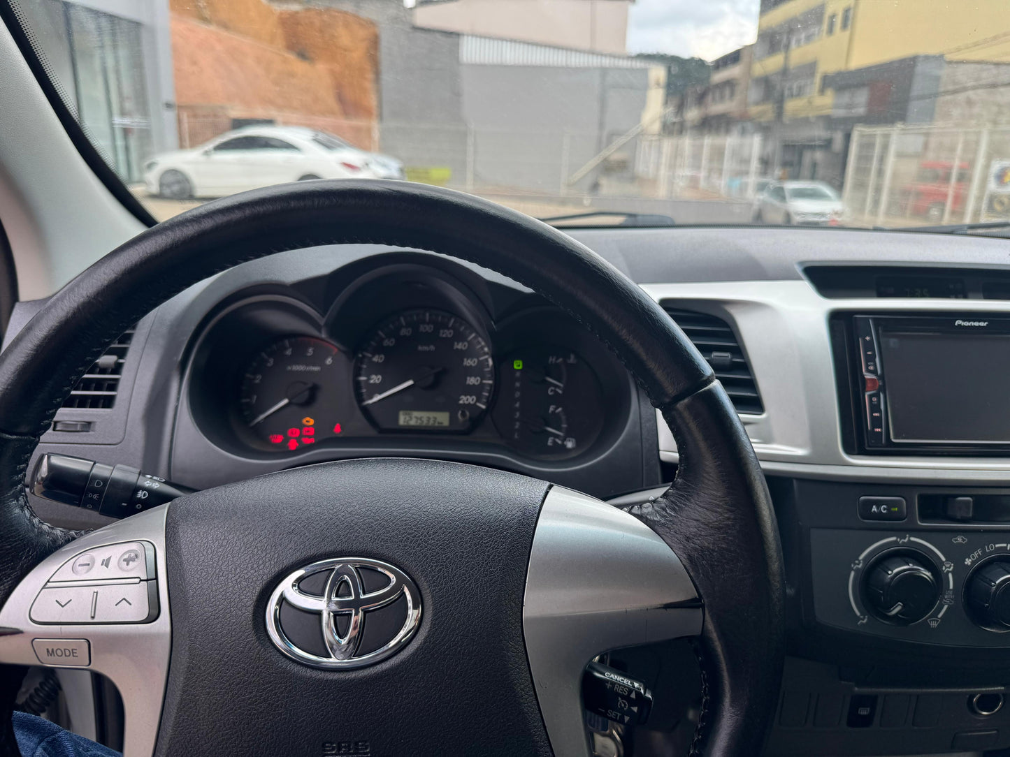 TOYOTA HILUX SR 3.0 TURBO DIESEL 4X4