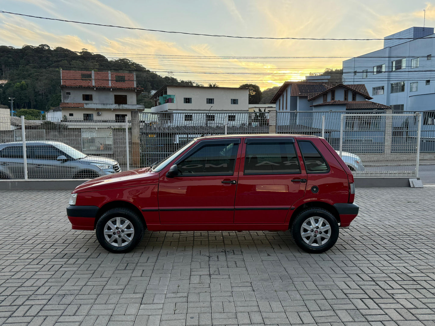 Fiat Uno Mille Fire 1.0 Flex mod 2012 Com ar condicionado