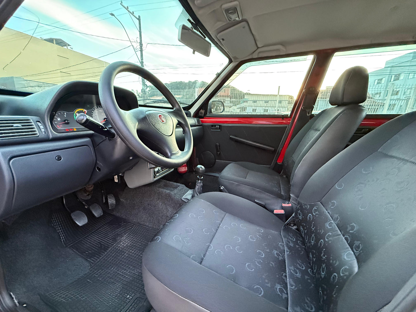 Fiat Uno Mille Fire 1.0 Flex mod 2012 Com ar condicionado
