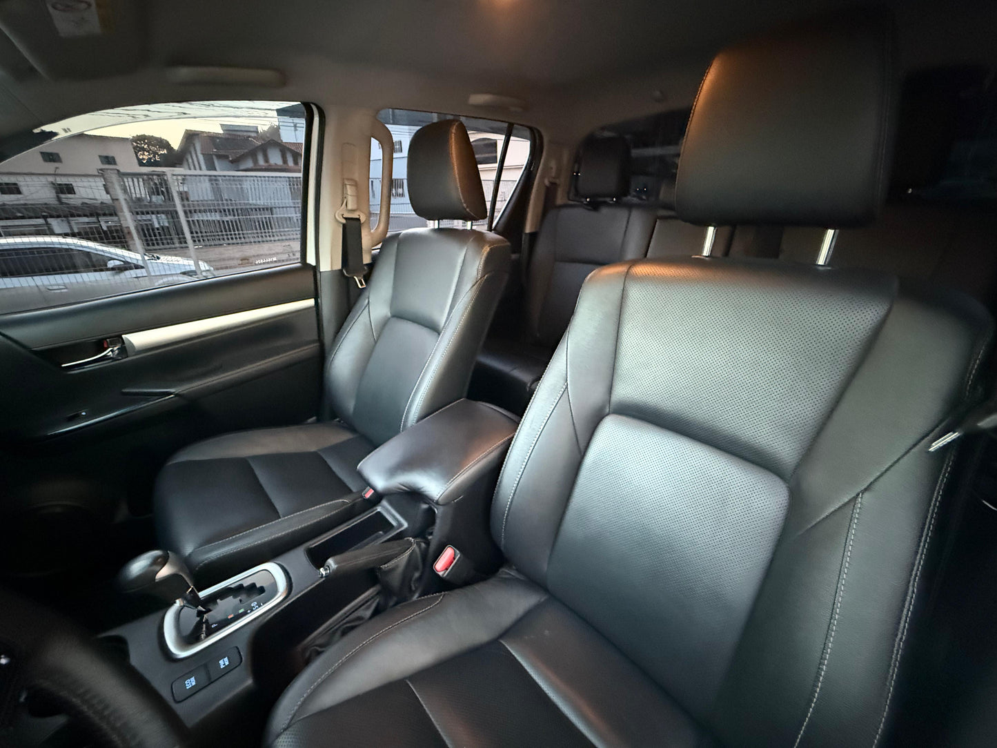 TOYOTA HILUX SRX 2.8 TURBO DIESEL( A TOPO DE LINHA)