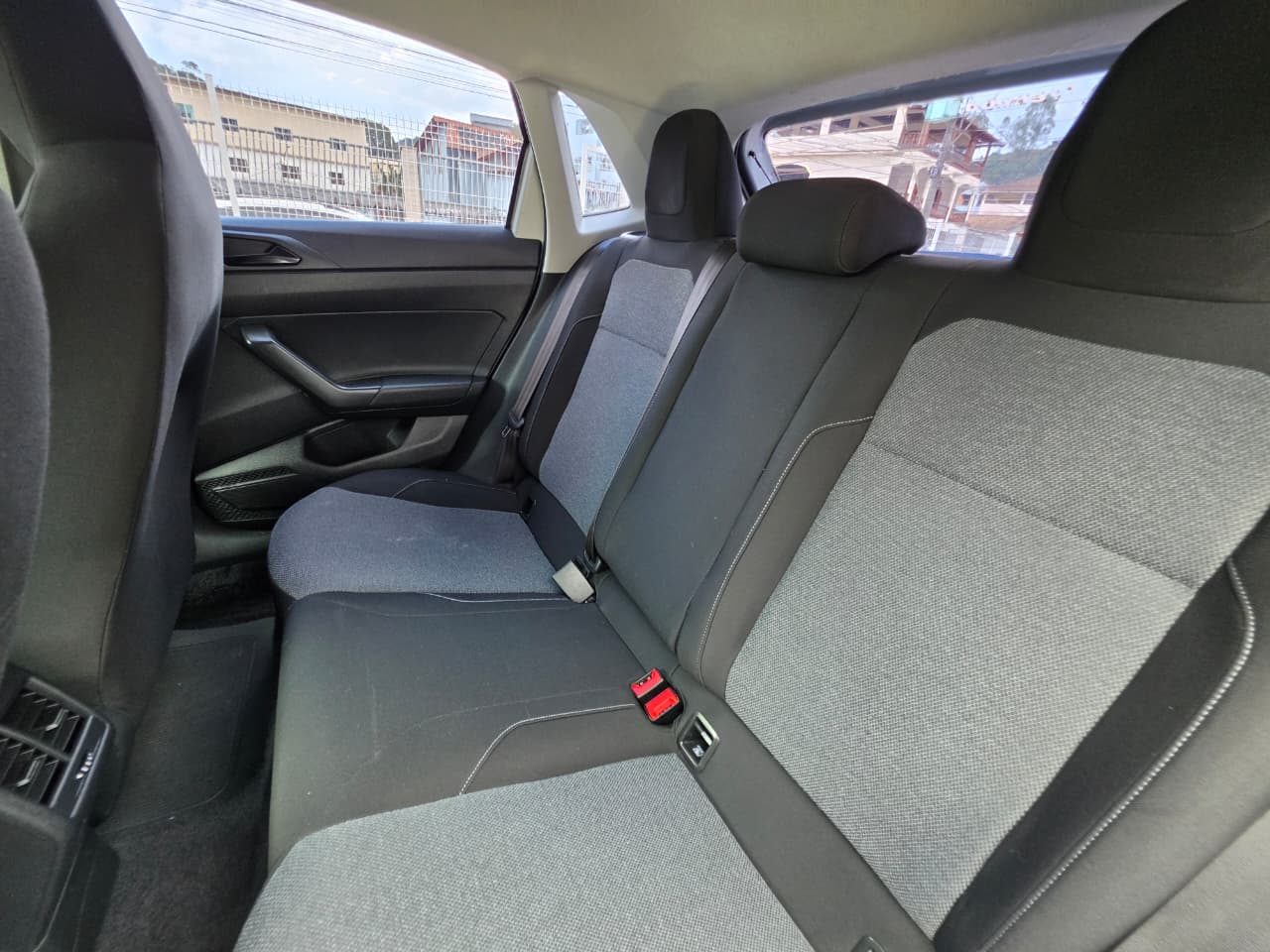 VOLKSWAGEN POLO COMFORTLINE 1.0 TURBO AUTOMÁTICO MOD 23