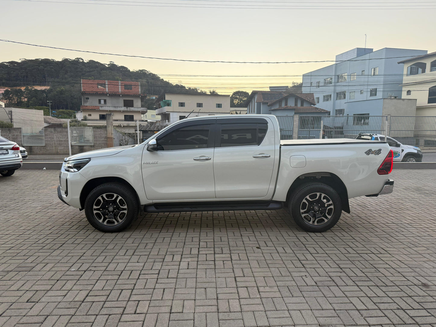TOYOTA HILUX SRX 2.8 TURBO DIESEL( A TOPO DE LINHA)