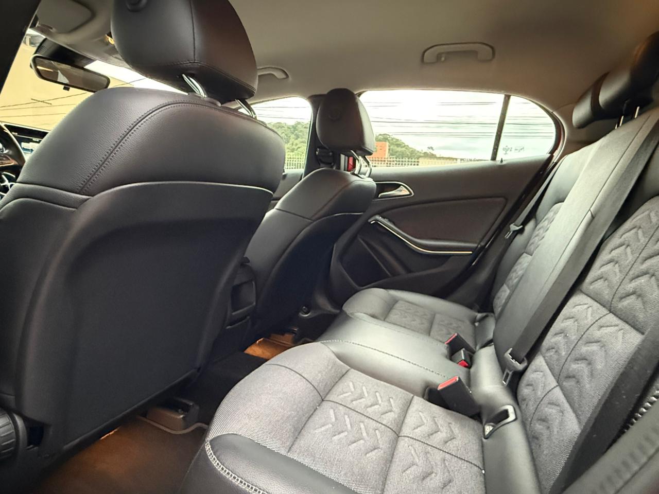 MERCEDES-BENZ GLA 200 STYLE 1.6 TURBO 7G-DCT