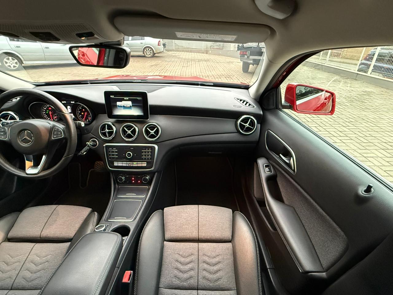 MERCEDES-BENZ GLA 200 STYLE 1.6 TURBO 7G-DCT