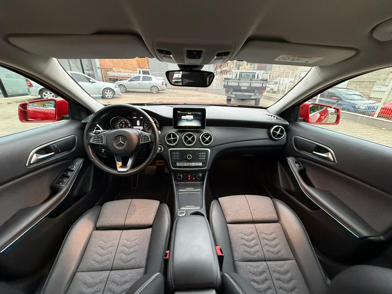 MERCEDES-BENZ GLA 200 STYLE 1.6 TURBO 7G-DCT