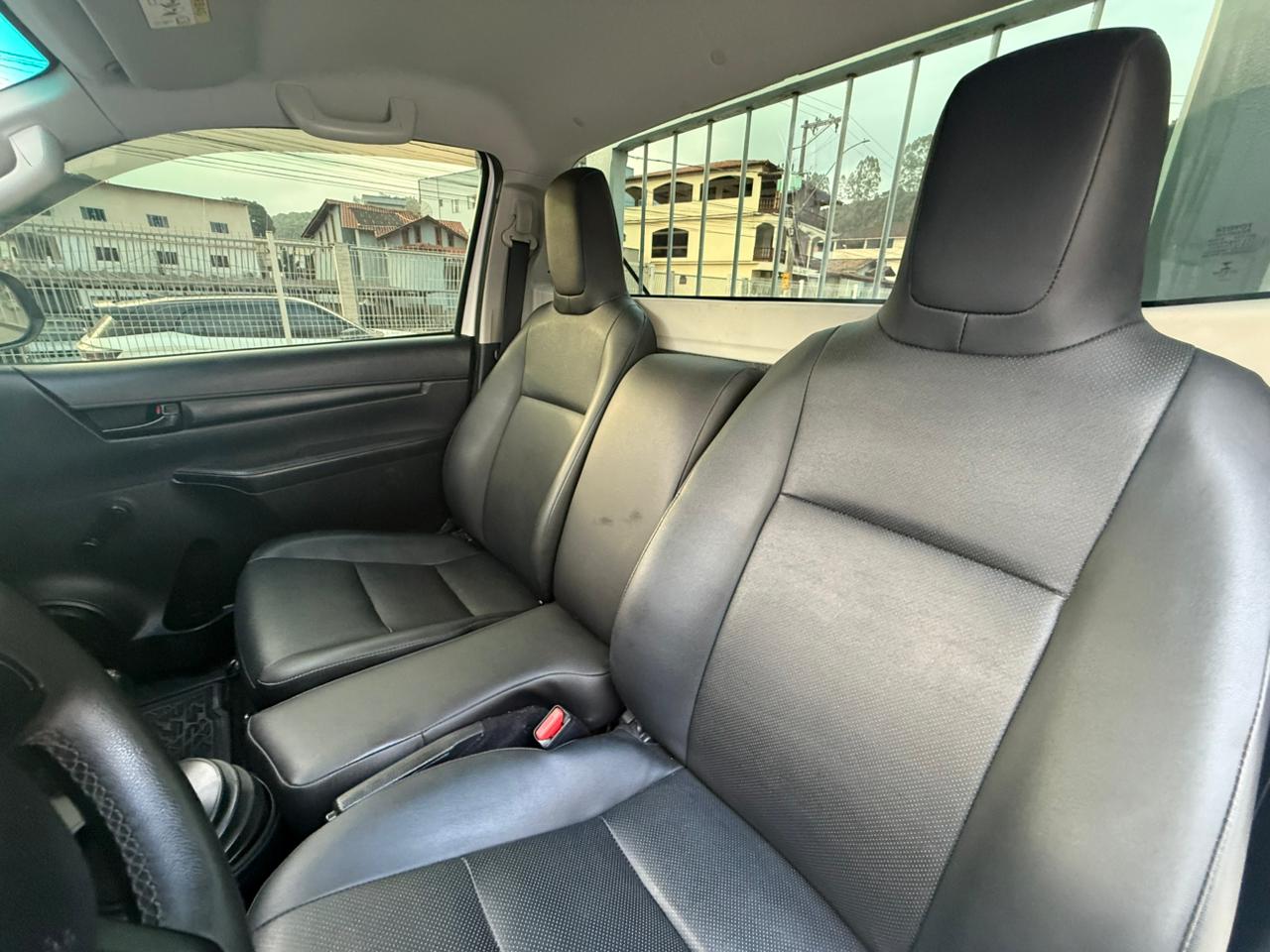 TOYOTA HILUX CS 4x4 2.8 TURBO DIESEL 2020 – CARROCERIA DE MADEIRA