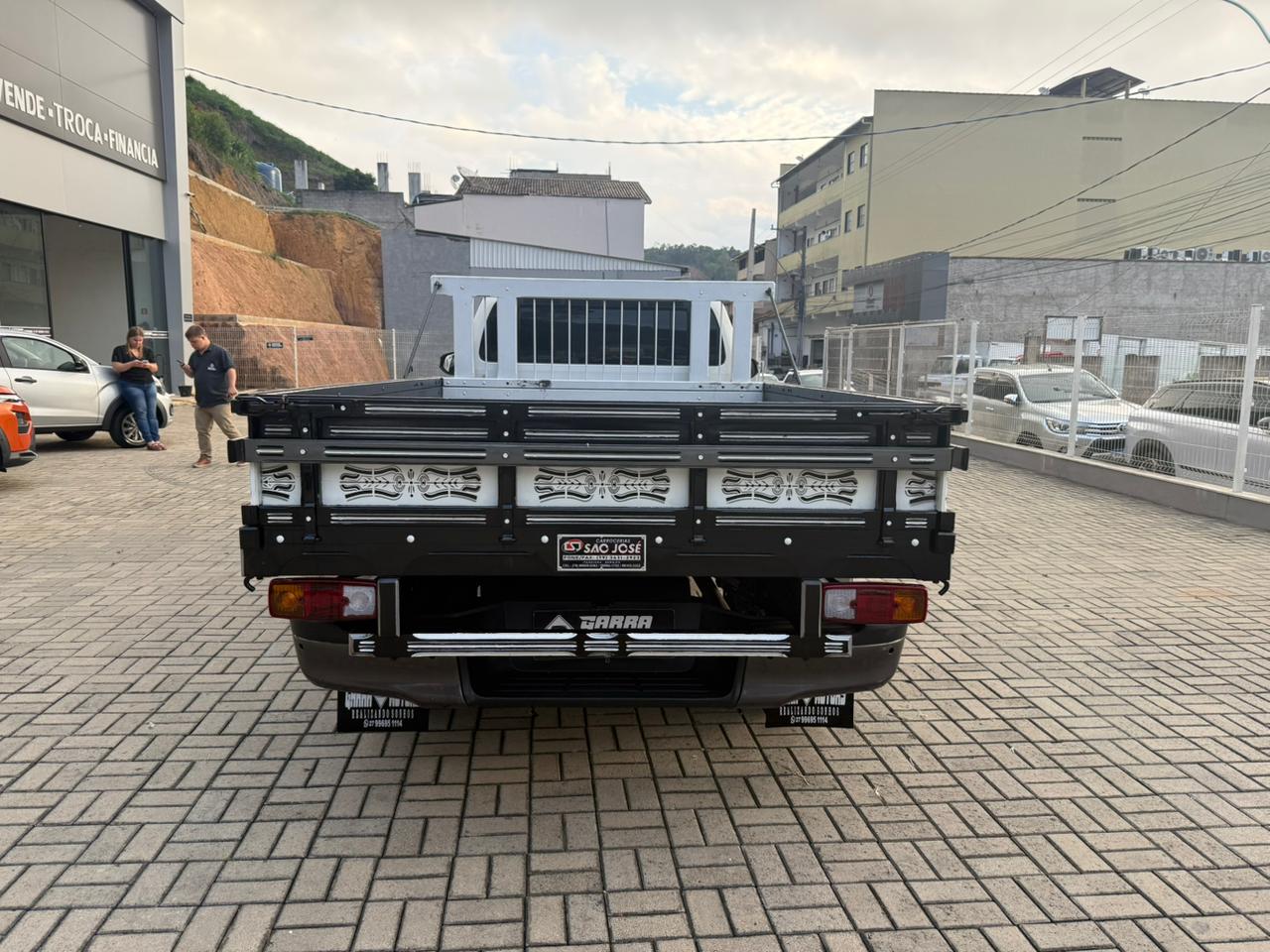 TOYOTA HILUX CS 4x4 2.8 TURBO DIESEL 2020 – CARROCERIA DE MADEIRA