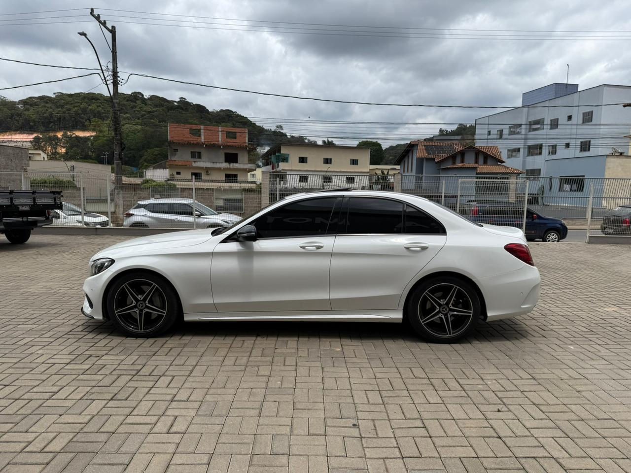 MERCEDES-BENZ C300 2.0 TURBO 9G-TRONIC