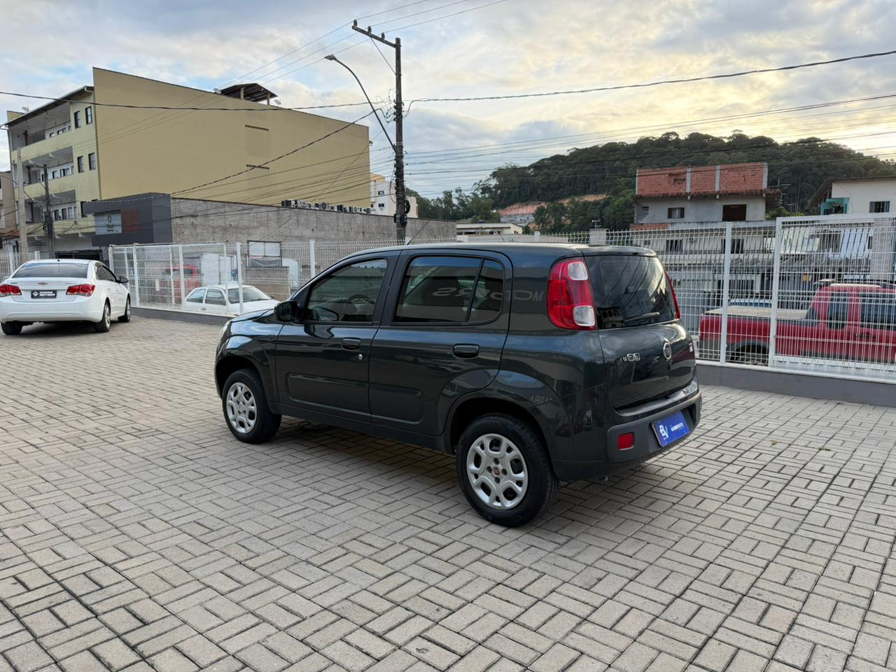 FIAT UNO VIVACE 1.0 COMPLETO MOD 2011 REVISADO 2 DONO