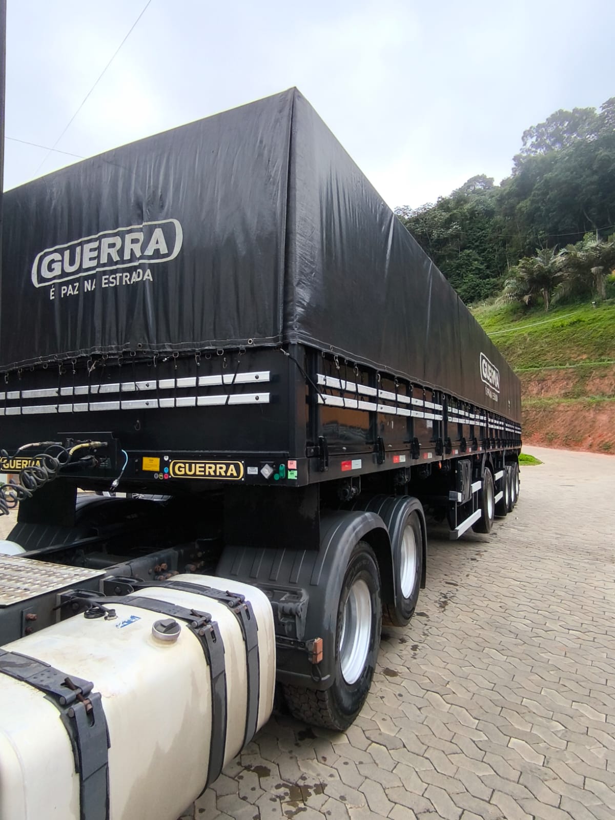 Carreta guerra 4 eixo ano 23/24