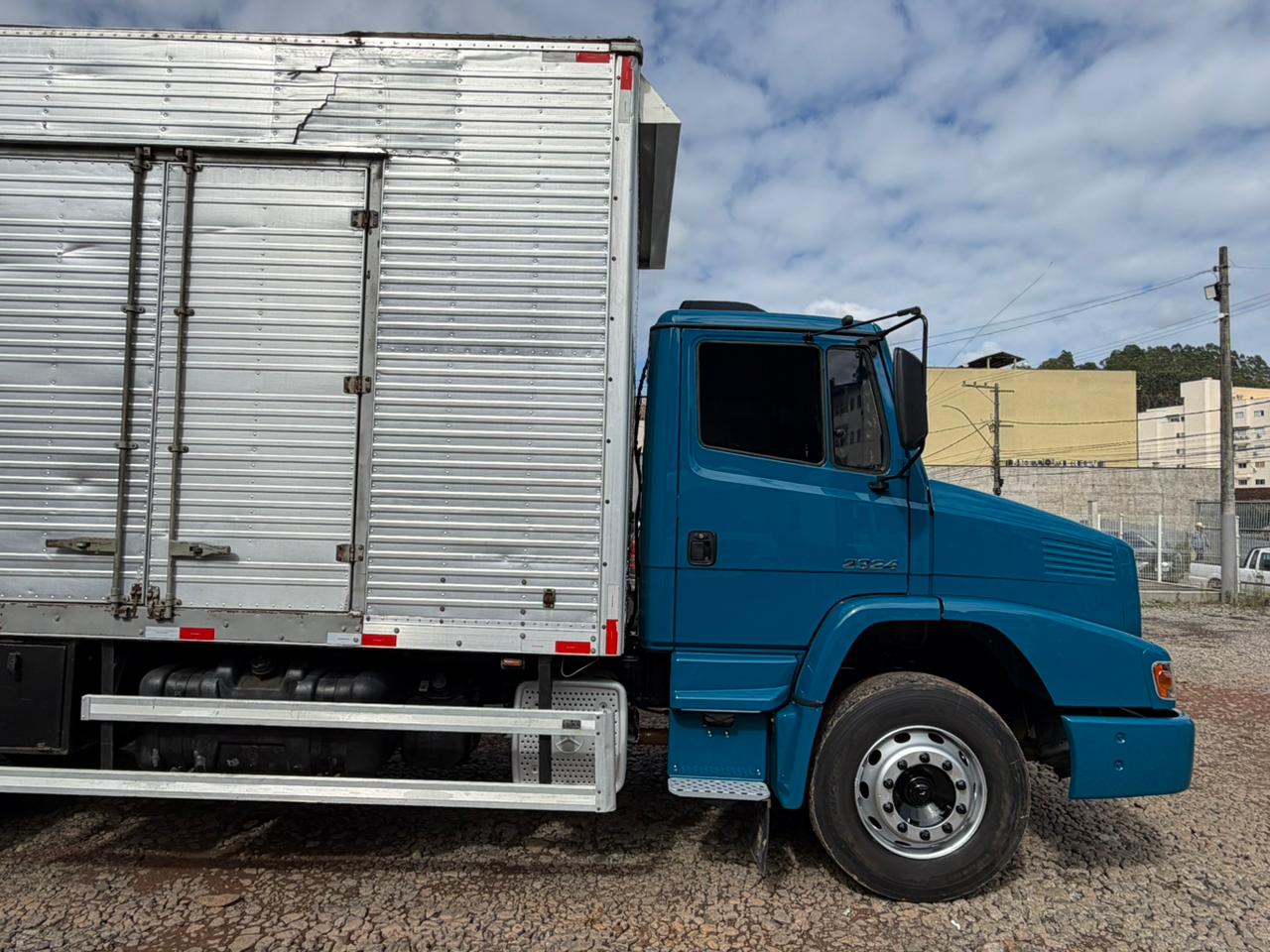 MERCEDES BENZ 2324 2014