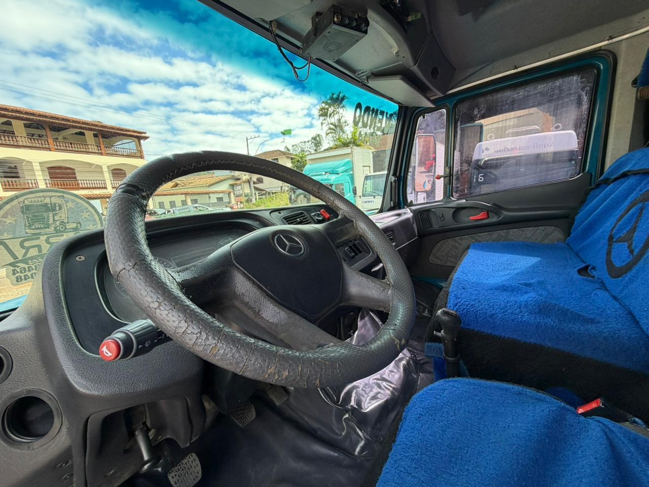 MERCEDES BENZ 2324 2014