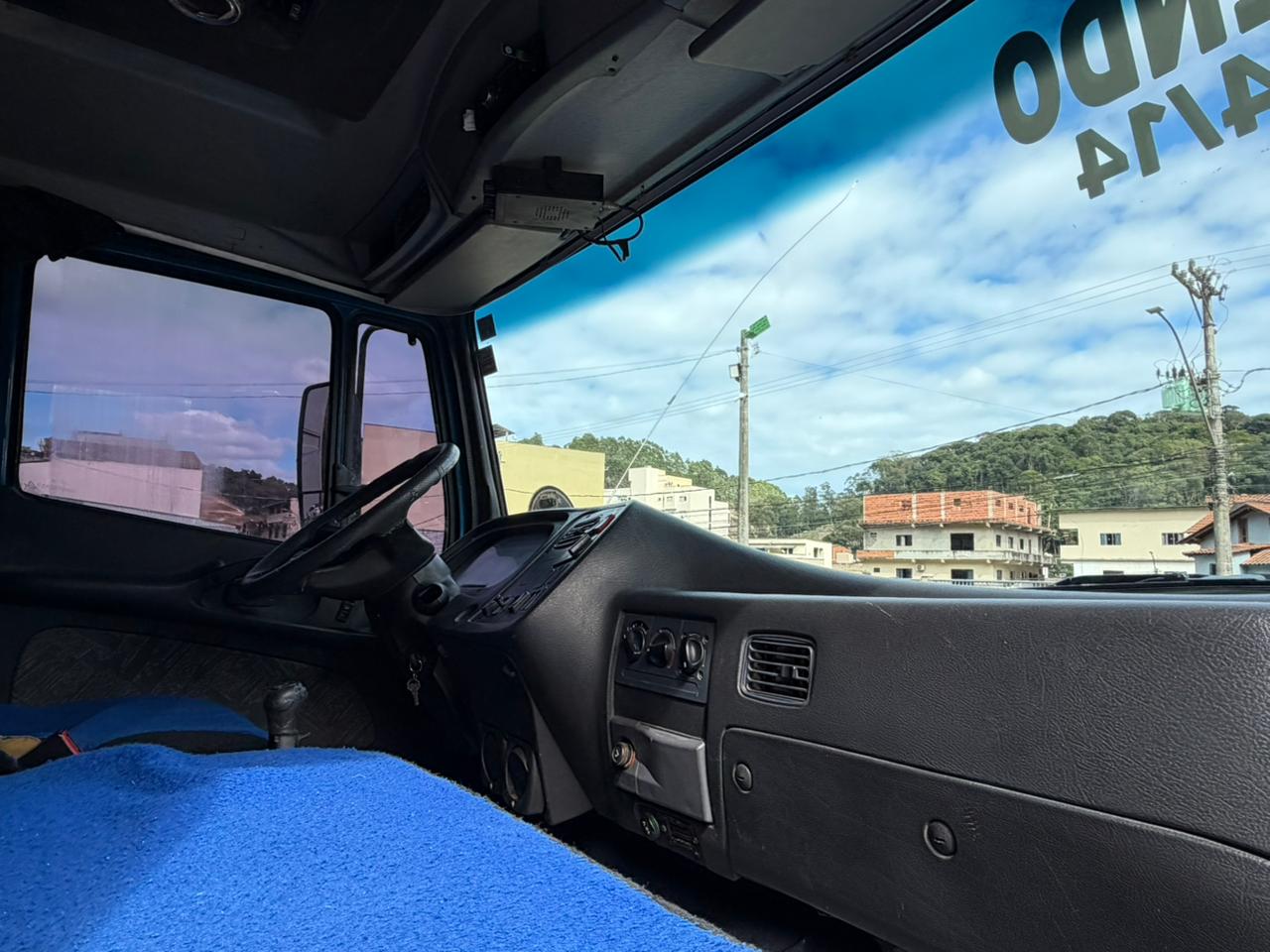 MERCEDES BENZ 2324 2014