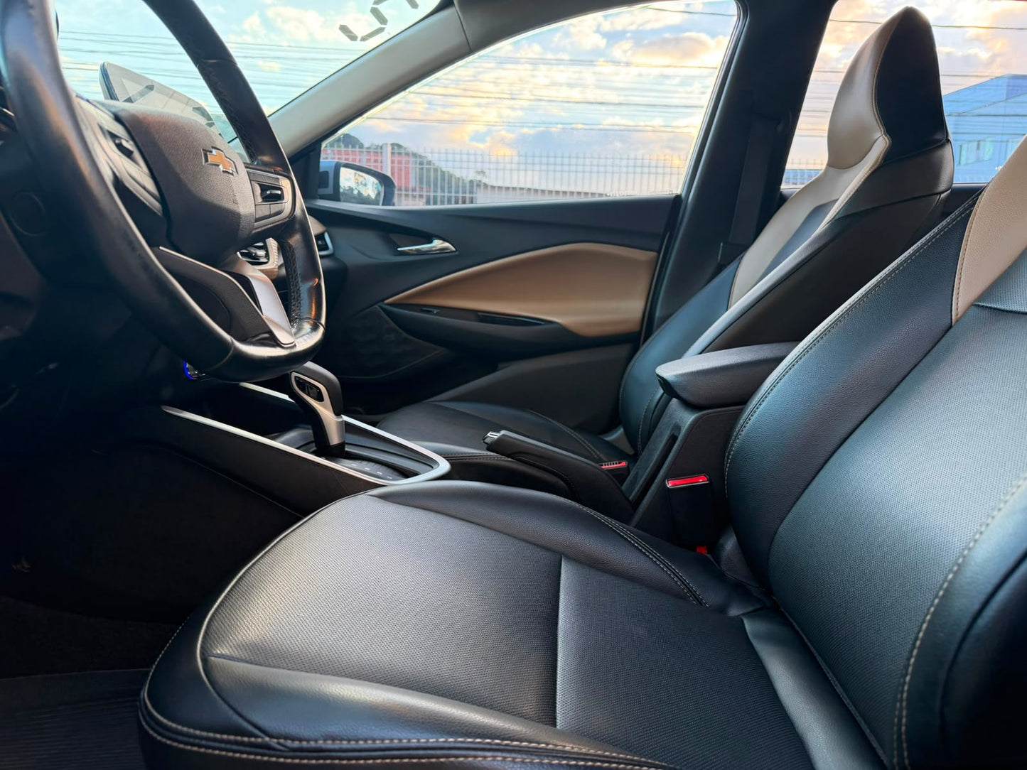 CHEVROLET ONIX PLUS PREMIER 1.0 TURBO AUTOMÁTICO
