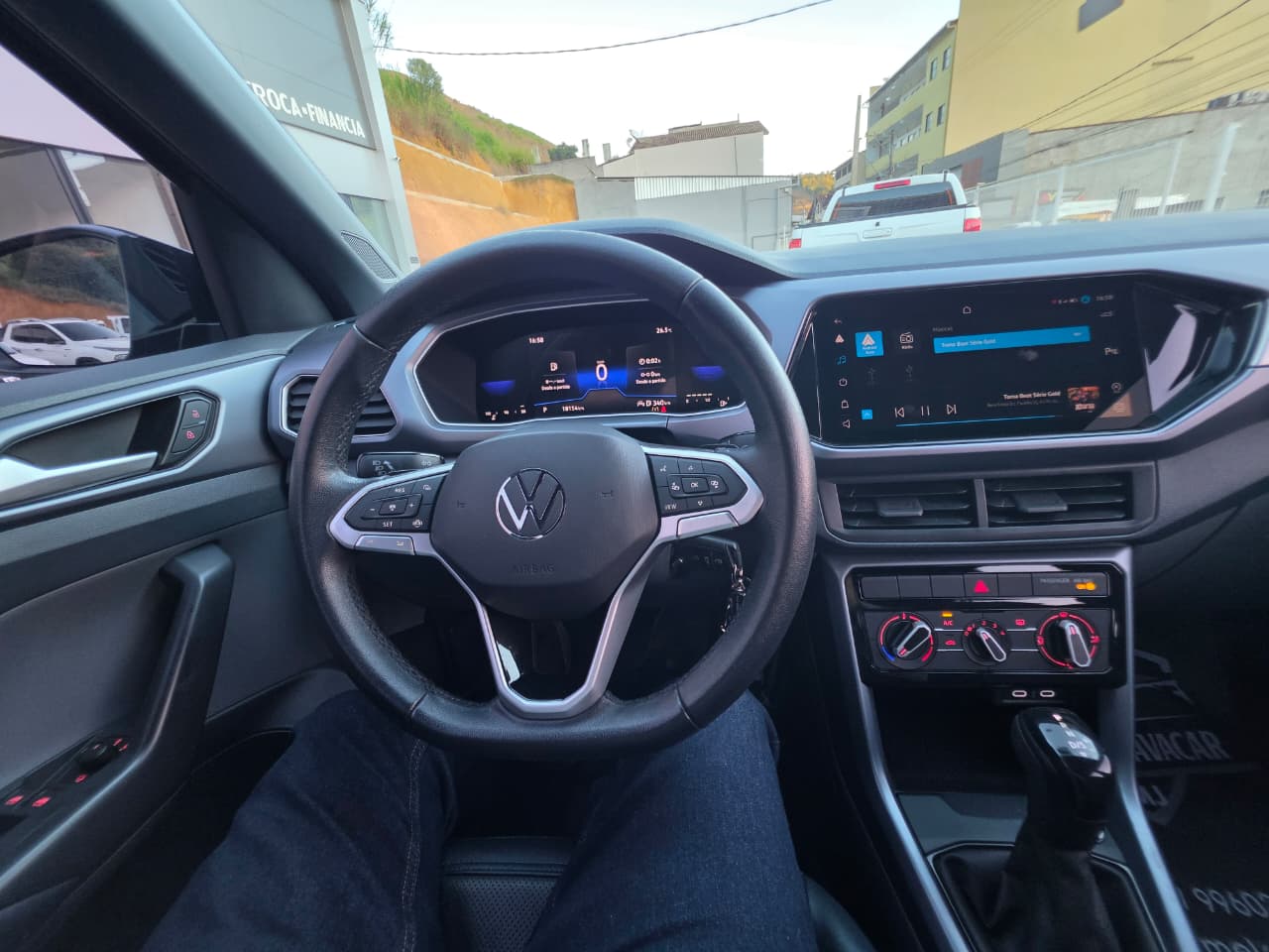 VOLKSWAGEN T-CROSS THE TOWN 1.0 TURBO AUTOMÁTICO MOD 24
