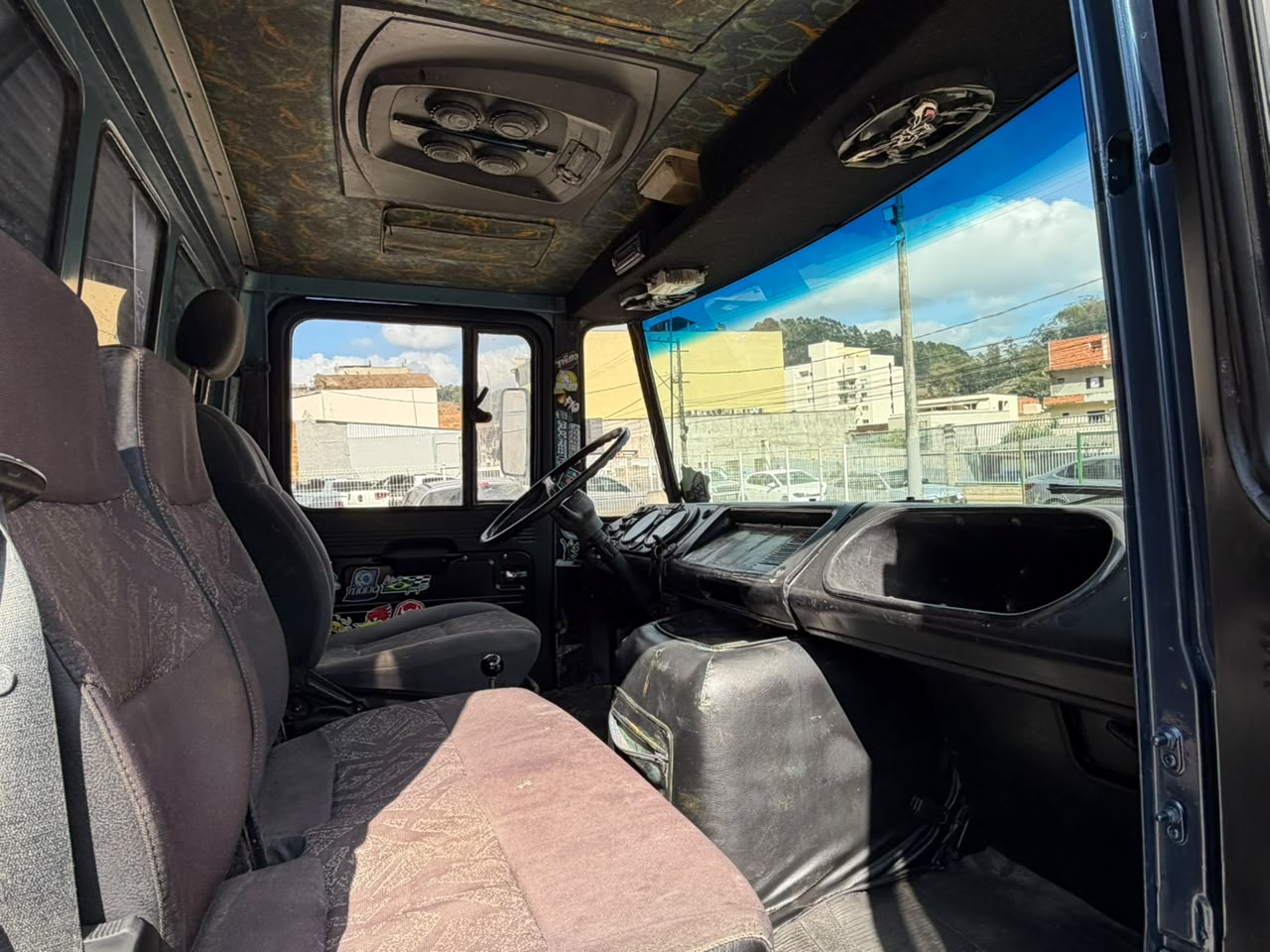 MERCEDES BENZ 608 D  1982