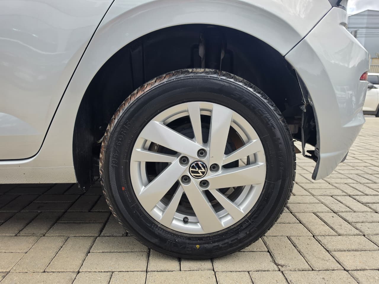 VOLKSWAGEN POLO COMFORTLINE 1.0 TURBO AUTOMÁTICO MOD 23