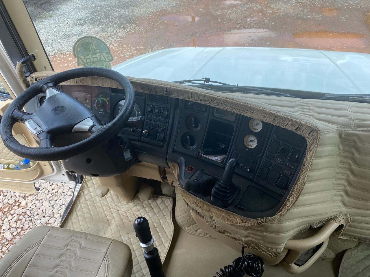 SCANIA T-124 GA 360 6x2 2009