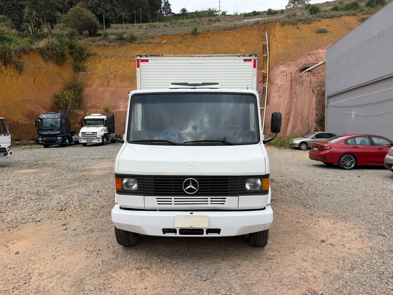 Mercedes-Benz 710 Baú 1997