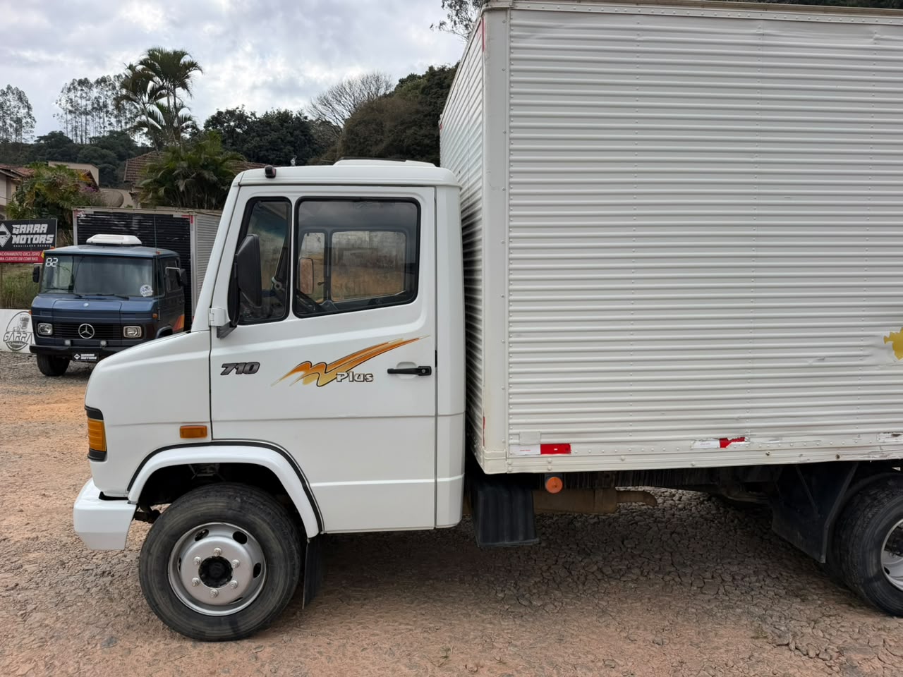 Mercedes-Benz 710 Baú 1997