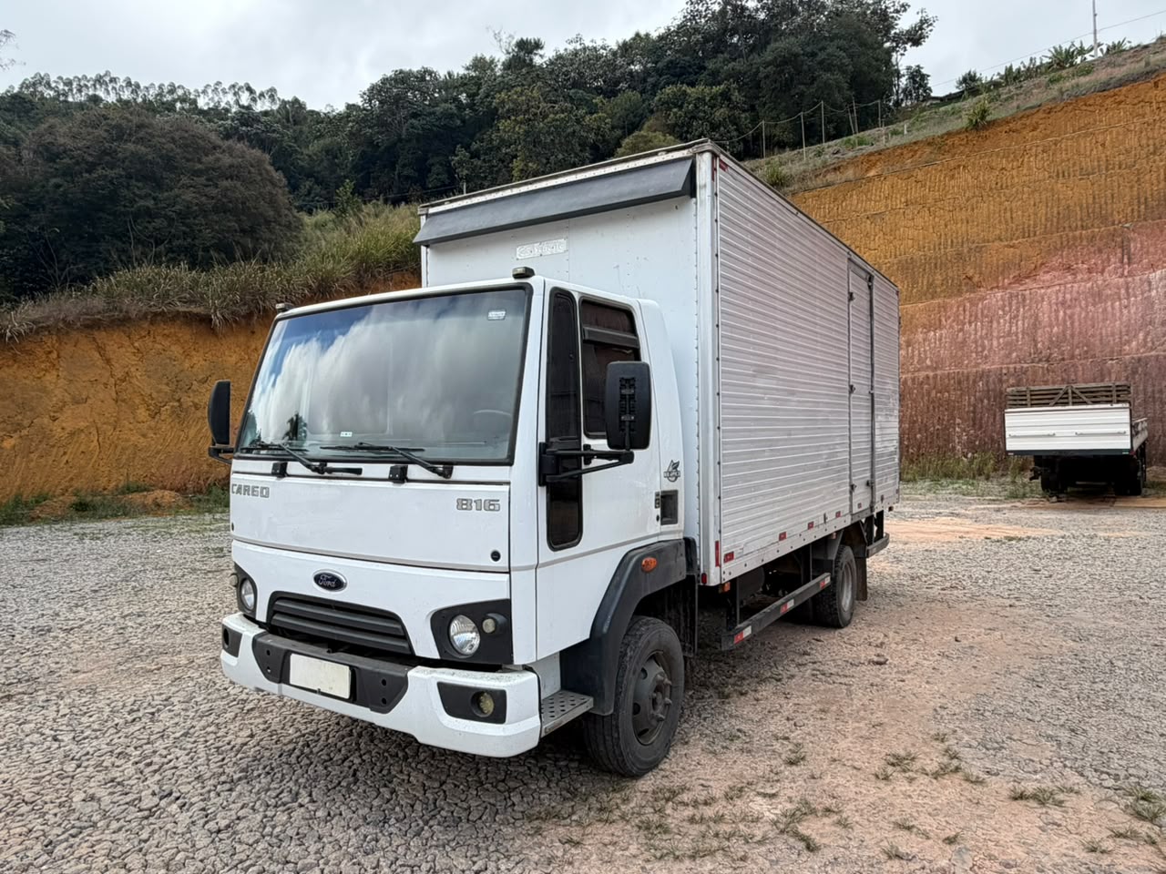 Ford Cargo 816 Baú mod 2017