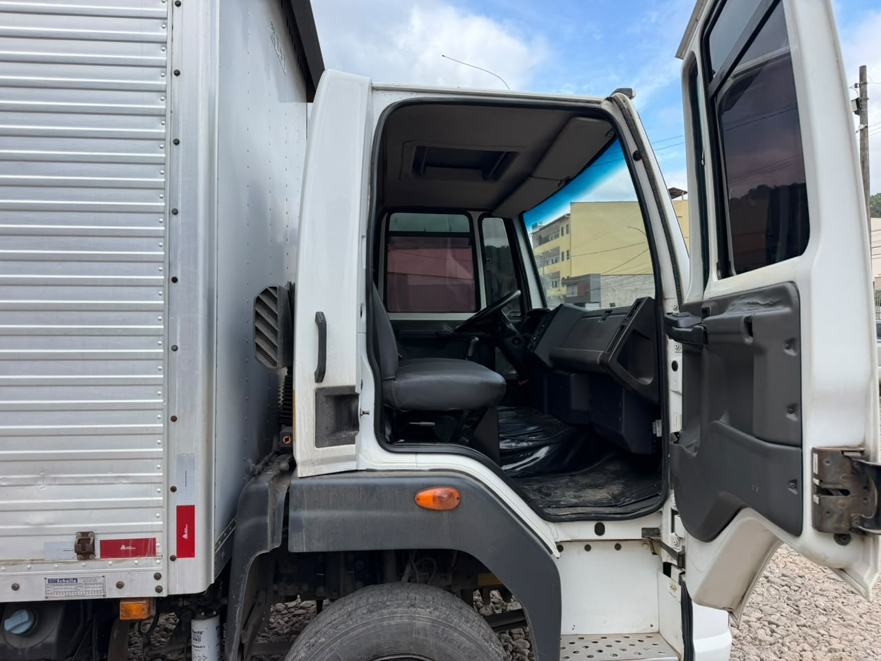Ford Cargo 816 Baú mod 2017