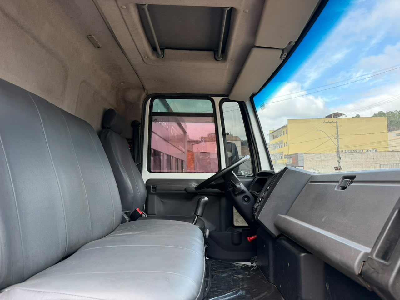 Ford Cargo 816 Baú mod 2017
